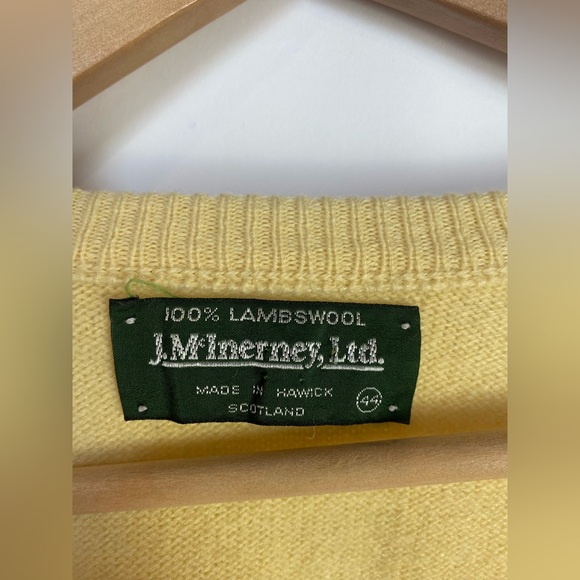 J. Mcinerney Scotland 100% Lambswool Butter Cream V-Neck Sweater Size‎ 44 - Picture 2 of 8